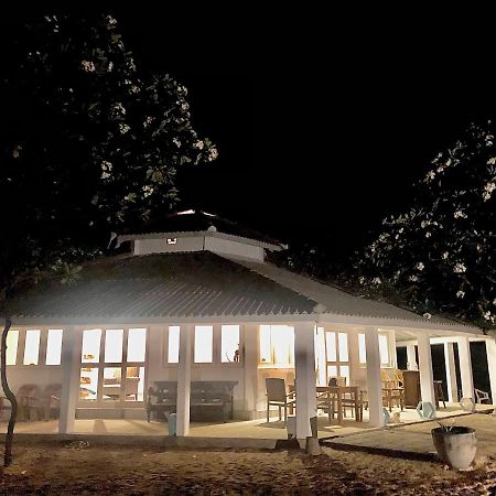 Moon Isle Beach Bungalow Nilaveli Eksteriør billede
