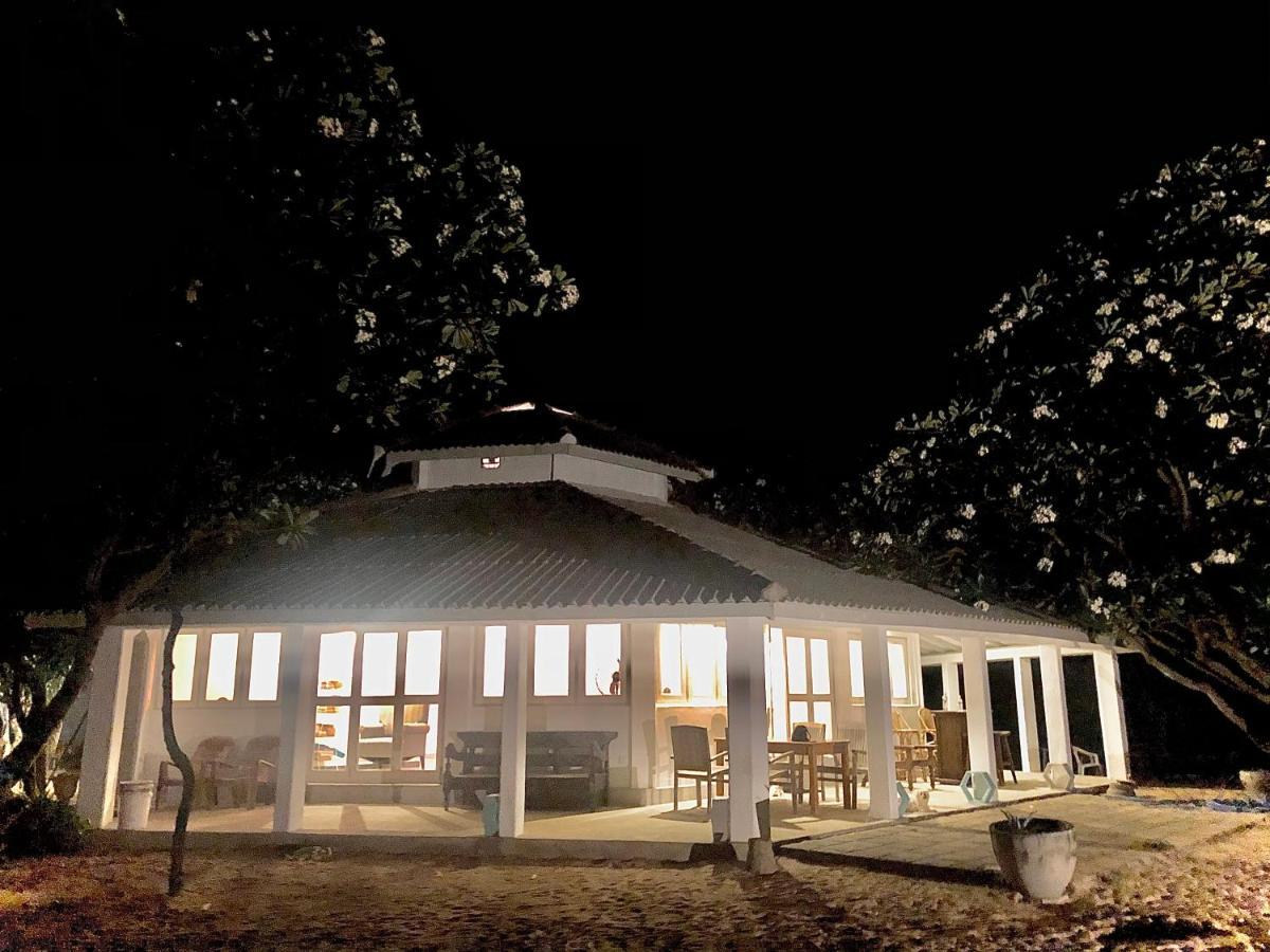 Moon Isle Beach Bungalow Nilaveli Eksteriør billede