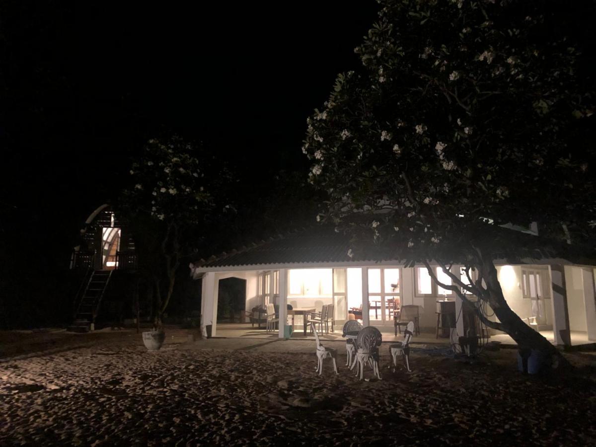 Moon Isle Beach Bungalow Nilaveli Eksteriør billede