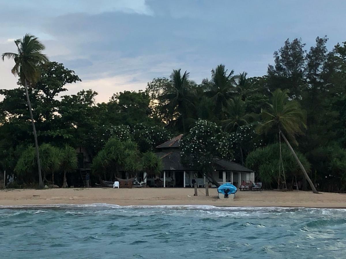 Moon Isle Beach Bungalow Nilaveli Eksteriør billede