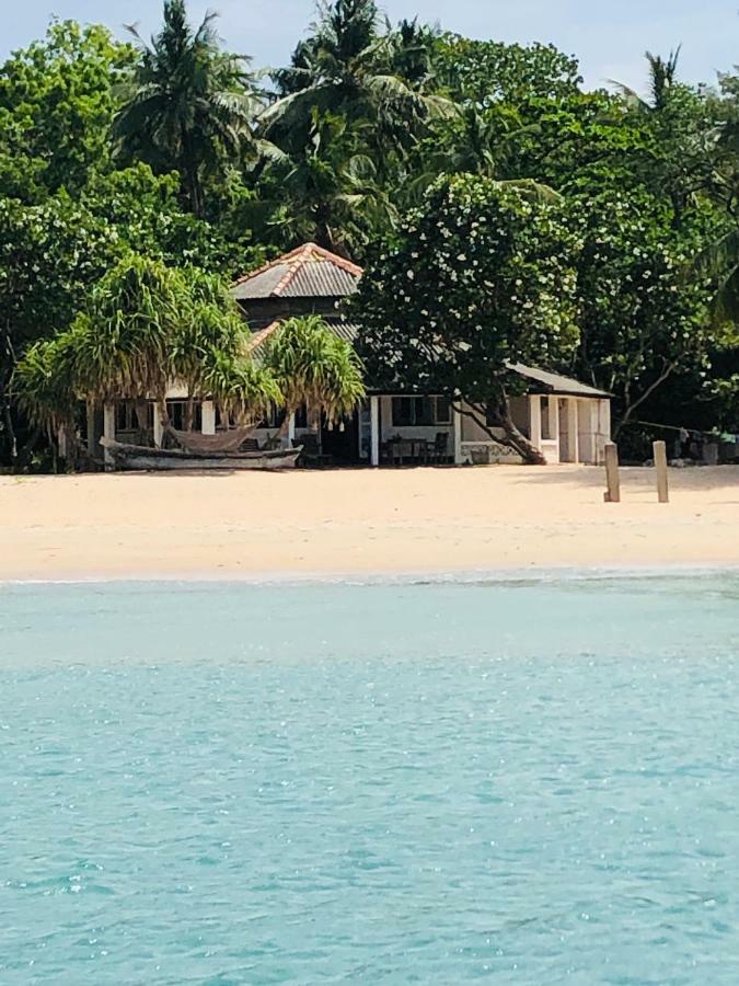 Moon Isle Beach Bungalow Nilaveli Eksteriør billede